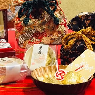 高級なお菓子の贈り物を探している
