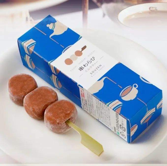 紅茶をパウダー状に加工し、お濃茶のように丁寧に練り上げ、スキムミルク を合わせました。