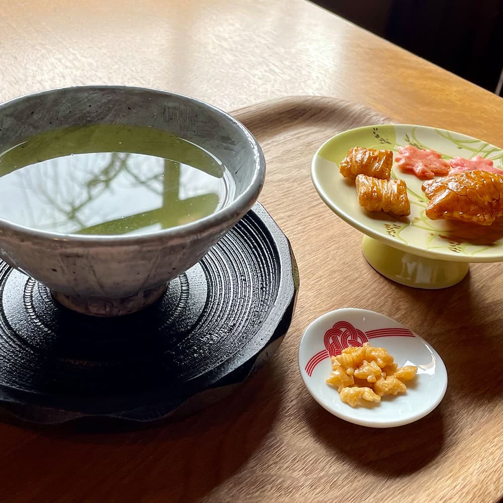 紅梅宝舟梅昆布茶と3種のあられ