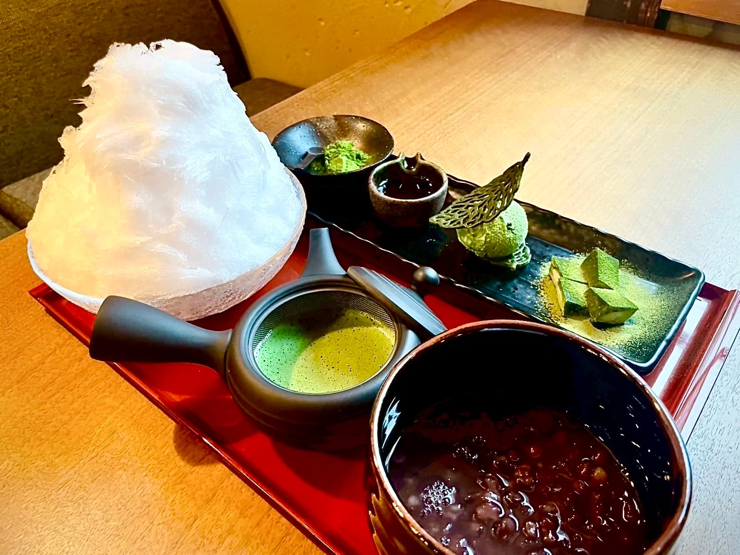 氷り抹茶遊菓のセット一式（かき氷、抹茶、蜜、抹茶ジェラート、凍りわらび餅など）